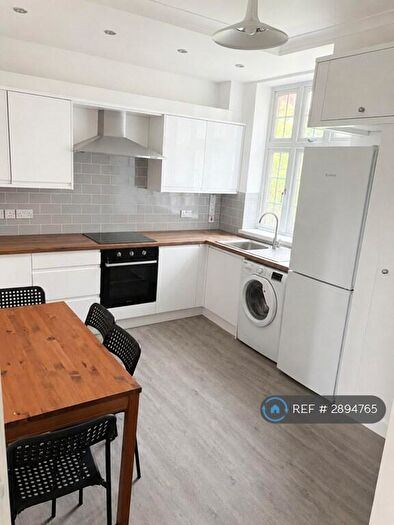 3 Bedroom Flat To Rent In Well Hall Road, Eltham, SE9