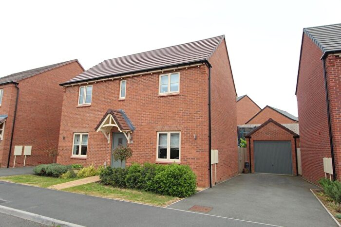 3 Bedroom Detached House For Sale In Broadleaf Road, Lutterworth, LE17