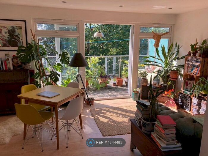 Studio To Rent In Innes Lodge, London, SE23