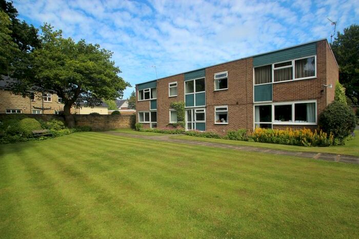 2 Bedroom Apartment To Rent In Green View Court, Roundhay, Leeds, LS8