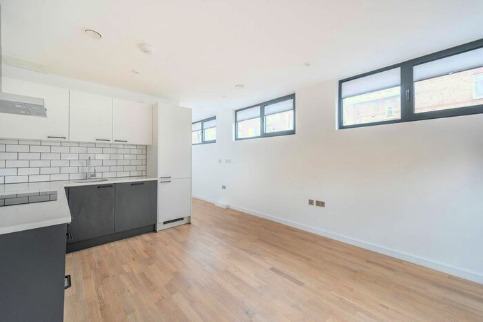 1 Bedroom Flat To Rent In The Vale, Acton, London, W3