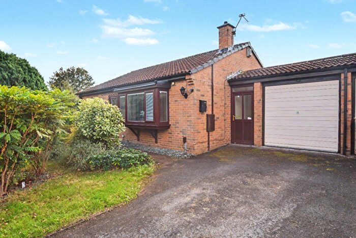 2 Bedroom Bungalow For Sale In Aysgarth Close, Wakefield, West Yorkshire, WF2