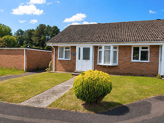 2 Bedroom Terraced Bungalow For Sale In Little Dene Copse, Pennington, Hampshire, SO41