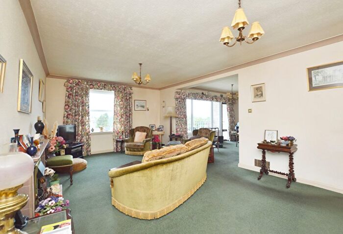 2 Bedroom Flat For Sale In East Approach Drive, Pittville, Cheltenham, GL52