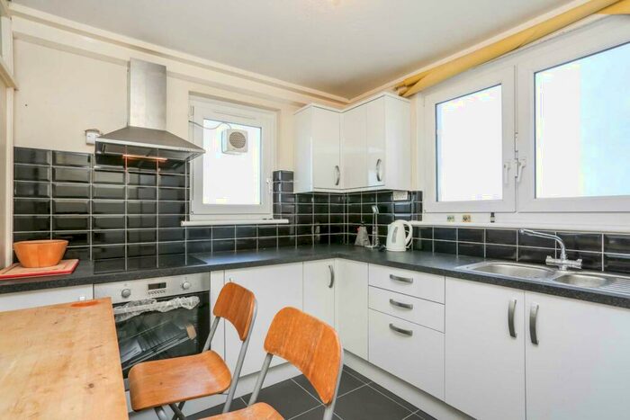 2 Bedroom Apartment To Rent In Wick Road, Hackney, E9