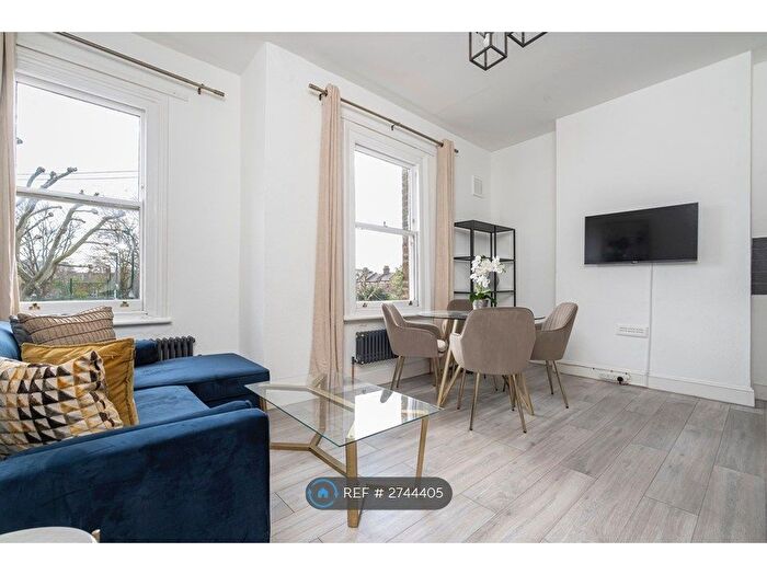 2 Bedroom Flat To Rent In Ilbert Street, London, W10