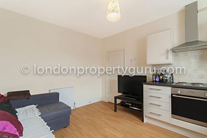 3 Bedroom Flat To Rent In Durnsford Road, London, SW19