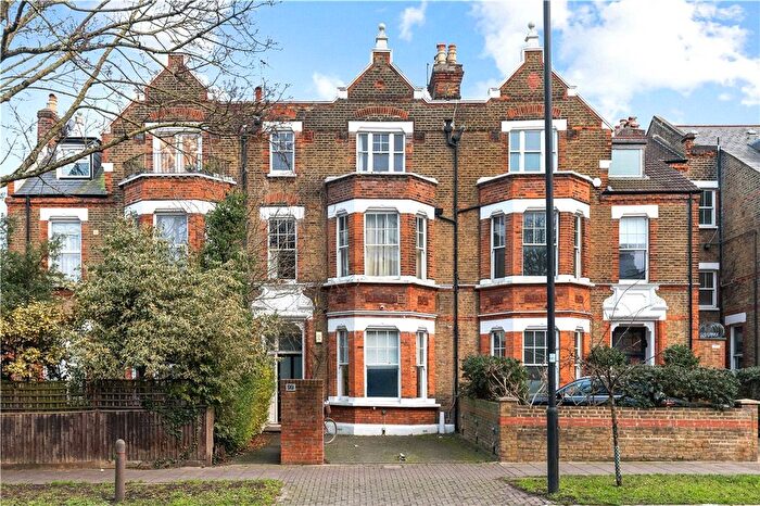 3 Bedroom Flat For Sale In Kings Avenue, London, SW4