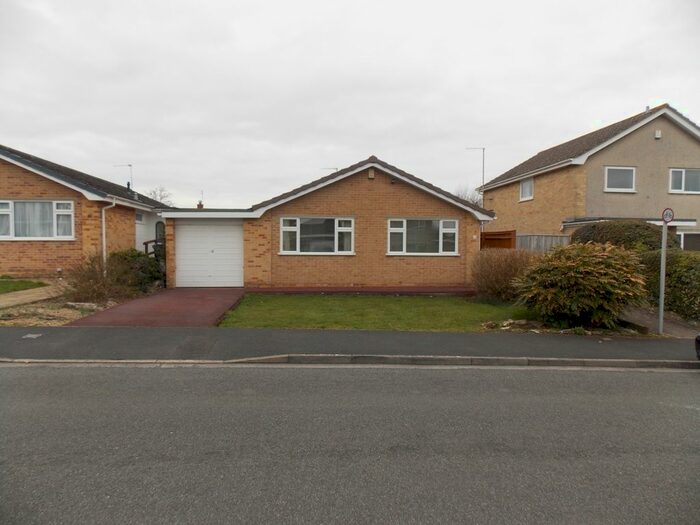 3 Bedroom Bungalow To Rent In Evenlode Way, Keynsham BS31
