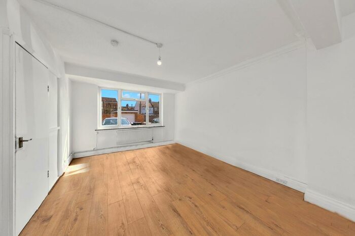 4 Bedroom Terraced House To Rent In Oxford Close, London, N9