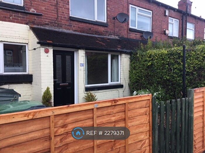 1 Bedroom Terraced House To Rent In Longroyd Avenue, Leeds, LS11