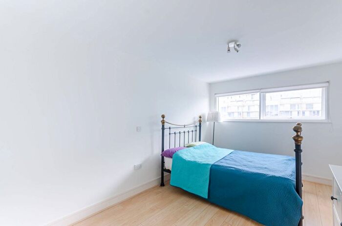 1 Bedroom Flat To Rent In Chelsea Bridge Wharf, Battersea Park, London, SW11