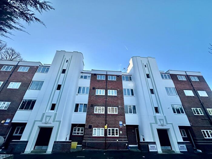 3 Bedroom Flat For Sale In Whittington Court, East Finchley, N2