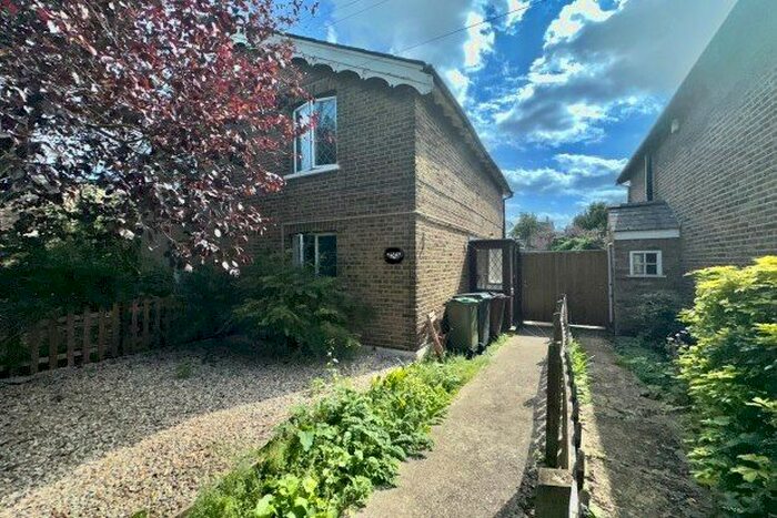 3 Bedroom Semi-Detached House To Rent In Eden Grove, London, E17