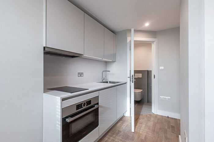 Studio To Rent In Fordwych Road, London, NW2