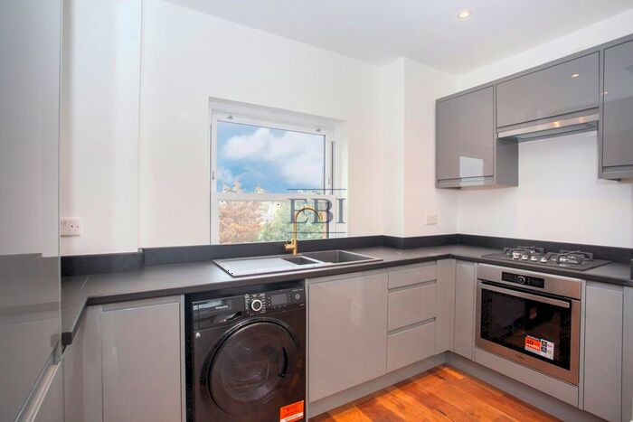 2 Bedroom Flat To Rent In Asylum Road, Peckham, SE15