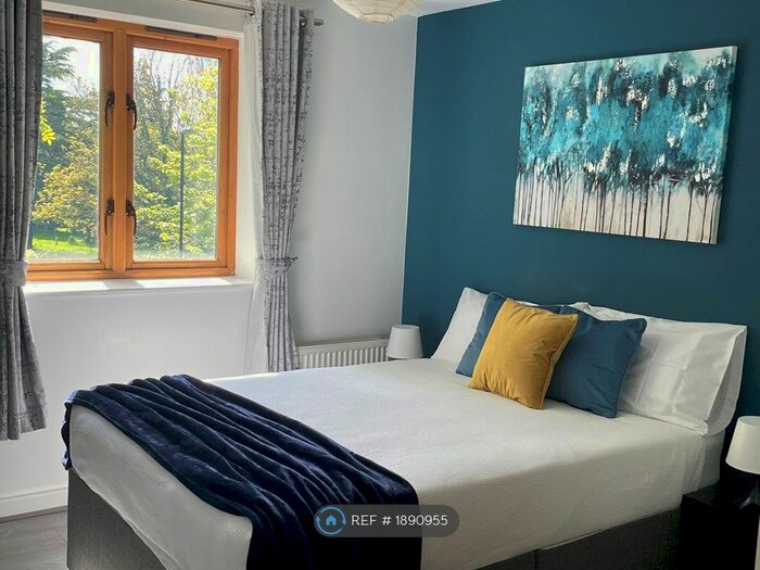 2 Bedroom Flat To Rent In Head Court, Croydon, CR0