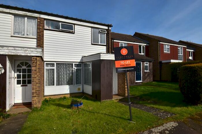 3 Bedroom Mews To Rent In Kingsley Road, Horley, RH6