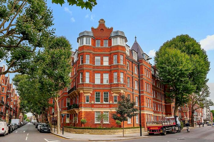 3 Bedroom Flat To Rent In Flood Street, Chelsea, London, SW3