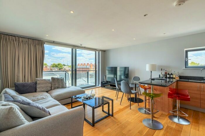 2 Bedroom Flat To Rent In Fulham Road, Chelsea, SW10