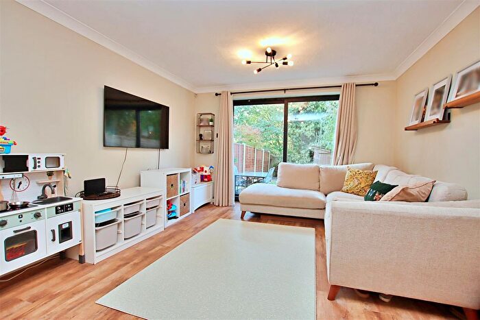 2 Bedroom Property For Sale In Oberon Close, Borehamwood, WD6