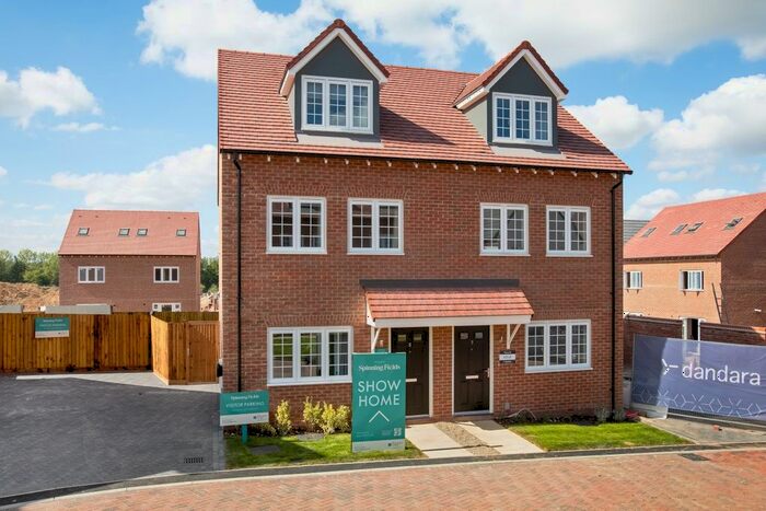 3 Bedroom Semi-Detached House To Rent In Bridle Crescent, Braintree, CM7