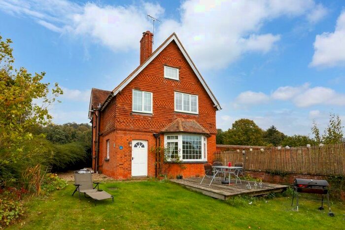 3 Bedroom Detached House To Rent In St Clere, Heaverham TN15