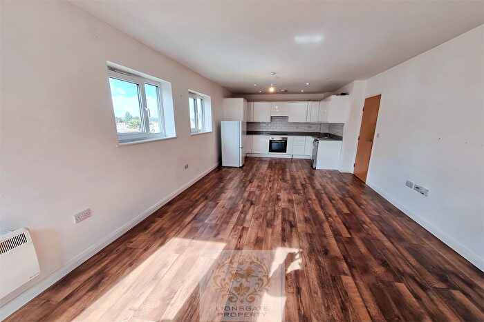 1 Bedroom Flat To Rent In Lyons Way, Slough, SL2