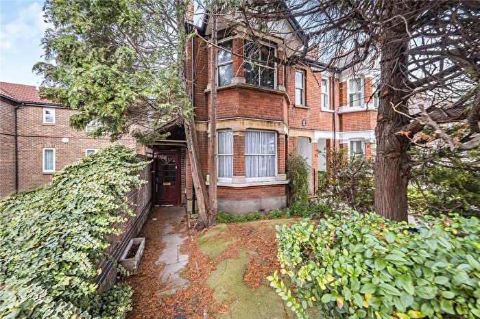 2 Bedroom Flat For Sale In Grosvenor Road, Twickenham, TW1