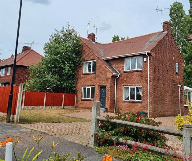 3 Bedroom Semi-Detached House To Rent In Lawn Avenue, Woodlands, Doncaster, DN6