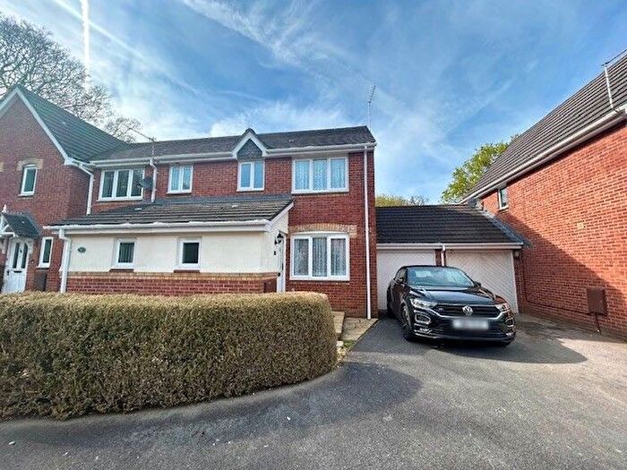 3 Bedroom Property To Rent In Potterne Wood Close, Verwood, BH31