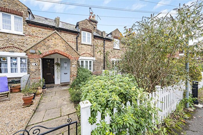 2 Bedroom Terraced House For Sale In Commondale, London, SW15
