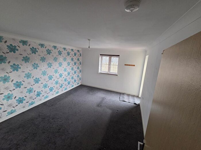 2 Bedroom Flat For Sale In Bell Close Laindon, Laindon, Basildon, SS15
