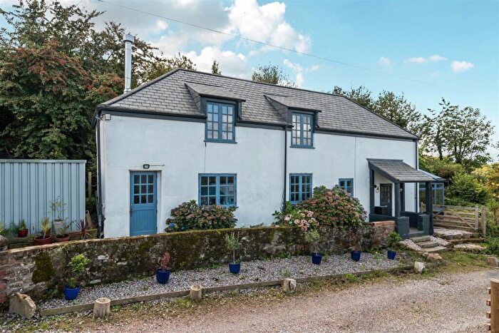 3 Bedroom Detached House For Sale In Whitestone, EX4