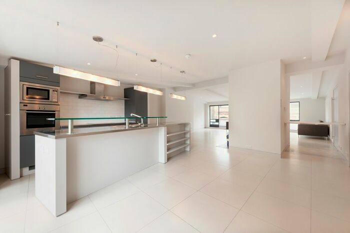 2 Bedroom Flat To Rent In Wapping High Street, London, E1W