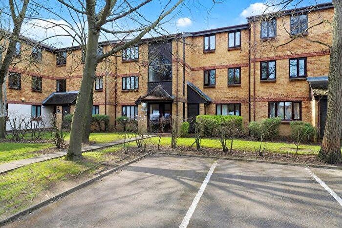 1 Bedroom Flat For Sale In Frankswood Avenue, Yiewsley, UB7