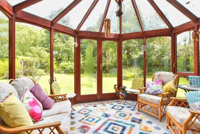 3 Bedroom Detached House For Sale In Lynsted Lane, Lynsted, Sittingbourne, Kent, ME9