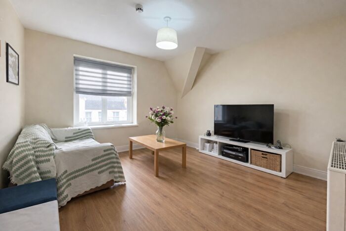 1 Bedroom Flat To Rent In Piercefield Place, Adamsdown, CF24
