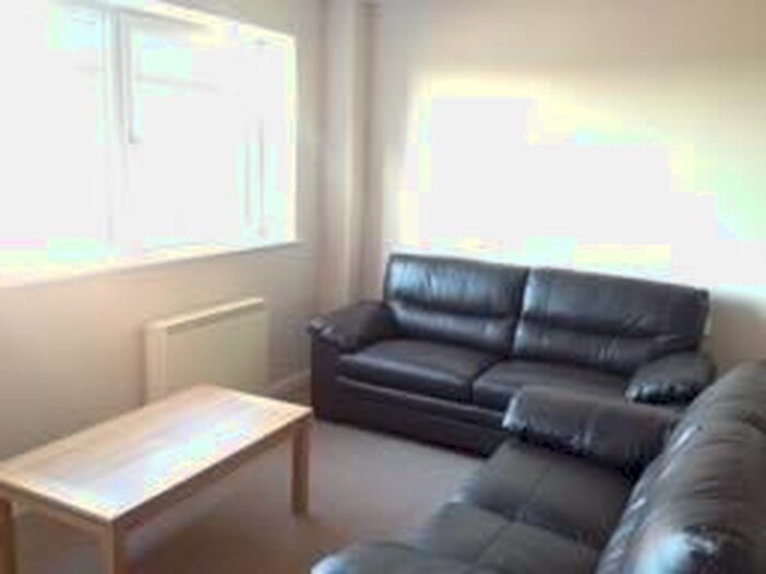 1 Bedroom Flat To Rent In Queen Street, Leeds, LS27