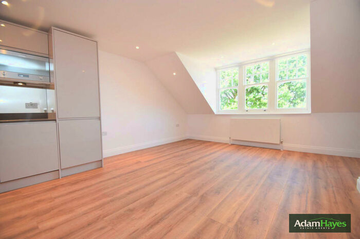 2 Bedroom Apartment To Rent In Queens Avenue, Muswell Hill, N10