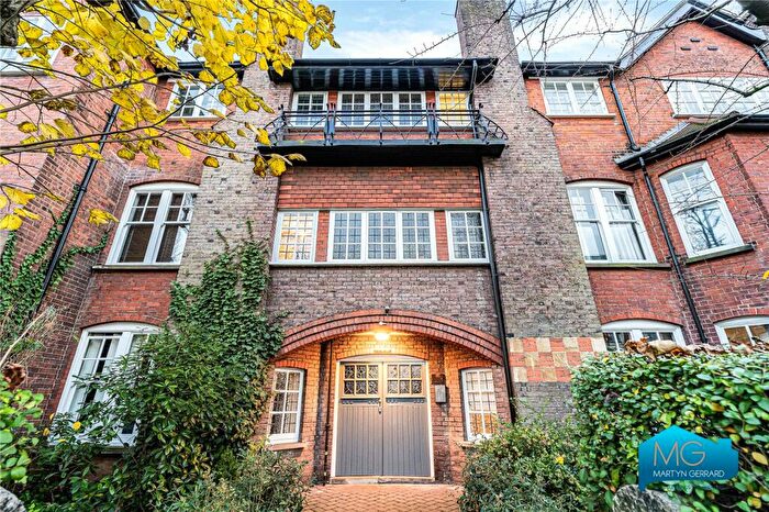 3 Bedroom Apartment To Rent In Fortis Green, London, N10