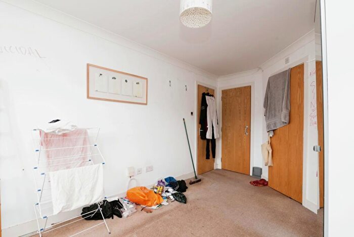 2 Bedroom Flat For Sale In Grangemoor Court, Cardiff, CF11