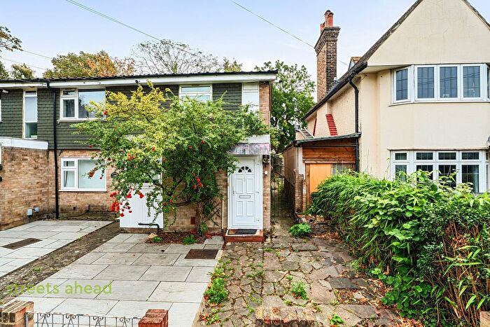 2 Bedroom Flat To Rent In Kensington Avenue, Norbury, CR7