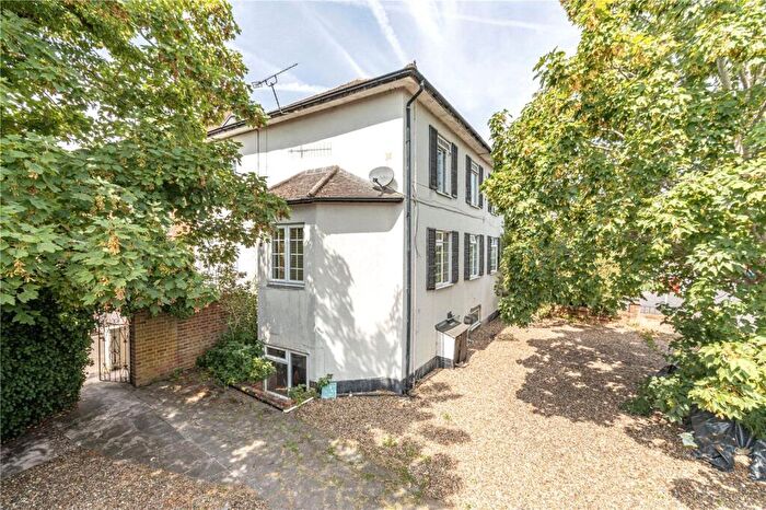 2 Bedroom Apartment For Sale In High Road, Byfleet, West Byfleet, Surrey, KT14