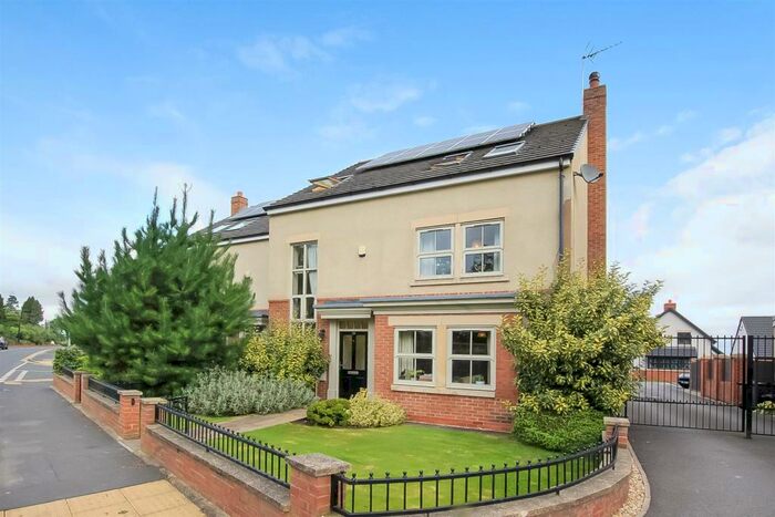 4 Bedroom Semi-Detached House For Sale In The Green, High Coniscliffe, Darlington, DL2