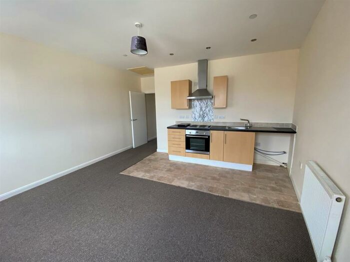 1 Bedroom Flat To Rent In Queen Street, Gravesend, Kent, DA12