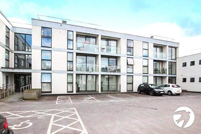 2 Bedroom Flat For Sale In Augustus Lane, Orpington, Kent, BR6