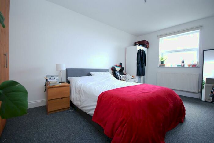 2 Bedroom Apartment To Rent In Central Hill, Crystal Palace, SE19