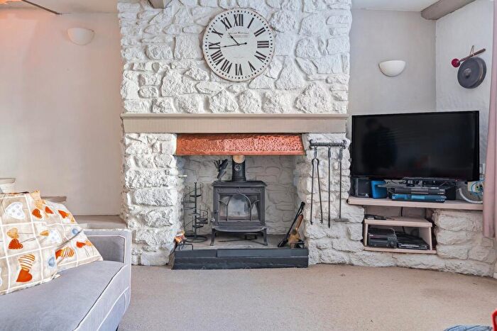 2 Bedroom Cottage For Sale In St Thomas Street, Wells, BA5