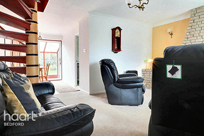 3 Bedroom End Of Terrace House For Sale In Huntsmans Way, Bedford, MK44